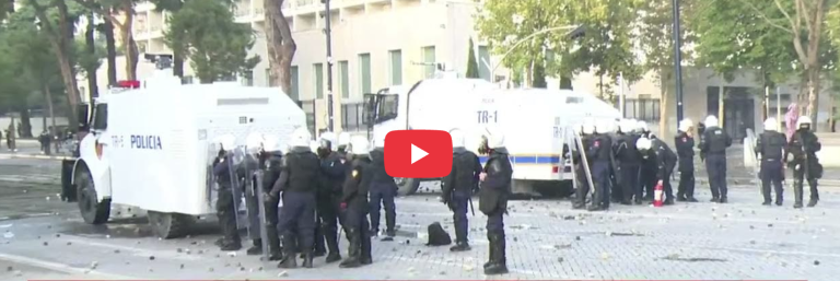 U qëllua me plumb gome në sy/ Një ditë më parë Erjon Vishkulli ndihmoi Fadilin, një protestues në vështirësi ekonomike