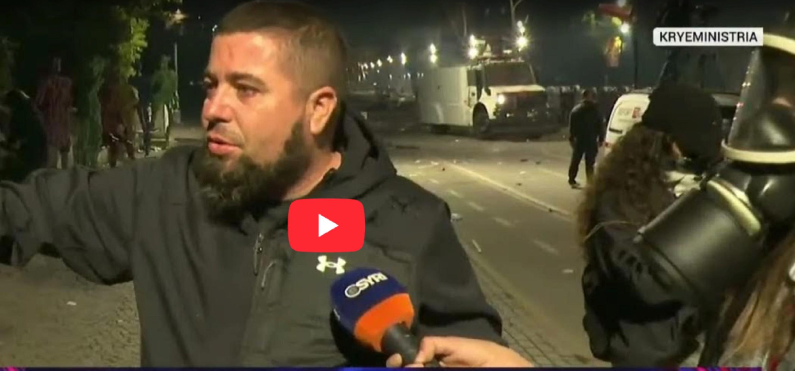 Nga spitali në shesh me fëmijët/ Protestuesi me fraktura: Mi bëri FNSH. Nuk na përzënë dot qelbësirat, do mbrojmë Shqipërinë