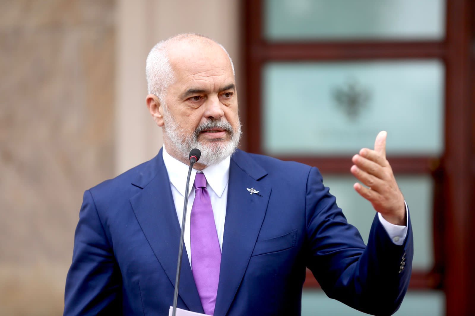 Rama shpik ekonominë e re: Çmimet nuk ulen, por qytetarët duhet të jenë të lumtur që nuk rriten!