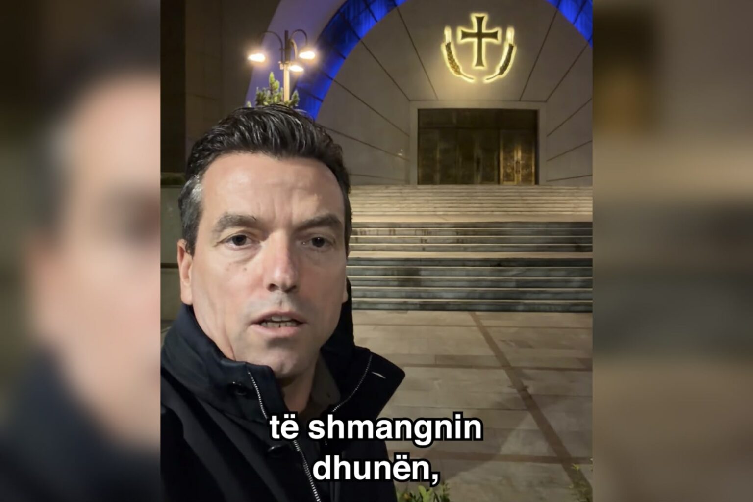 Video / Policët dhunuan të rinjtë në oborrin e Kishës/ Shehaj: Rama nuk njeh as Kishë e as Xhami, por terrori nuk do e nënshtrojë dot brezin e ri